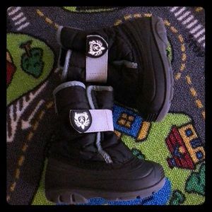 Toddler snow boots size 6
